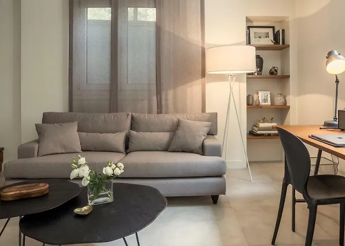 Unique Semi-Basement Stay At The Foot Of The Acropolis