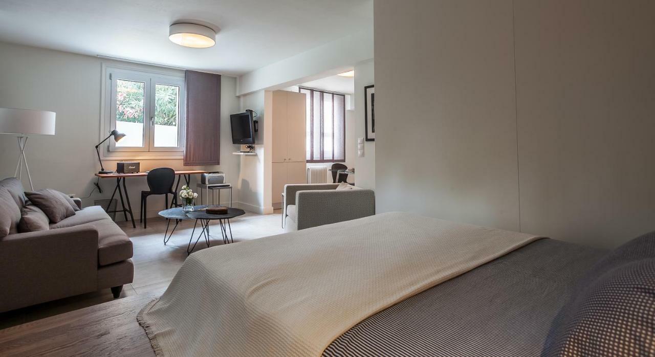 Unique Semi-basement At The Foot Of The Acropolis Appartement