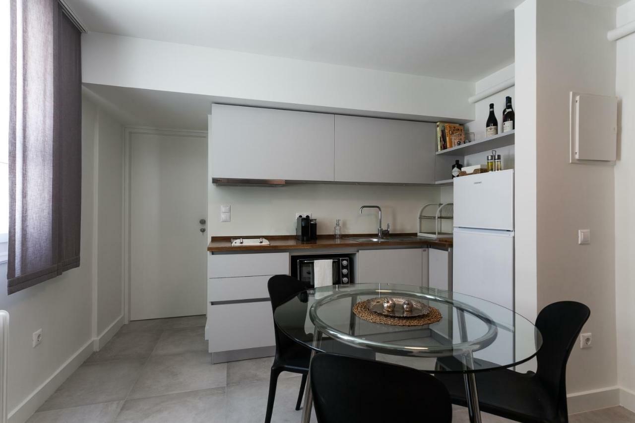 Apartment Unique Semi-basement At The Foot Of The Acropolis *