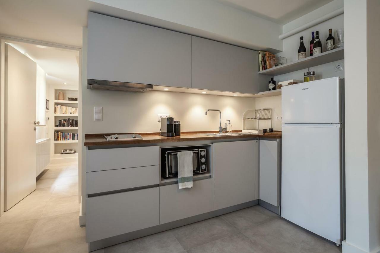 Unique Semi-basement At The Foot Of The Acropolis Appartement