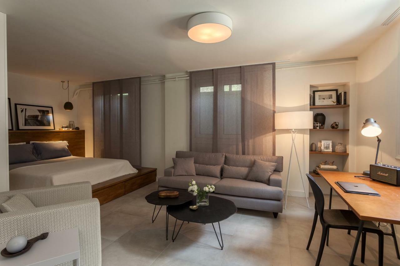 Unique Semi-basement At The Foot Of The Acropolis Athene